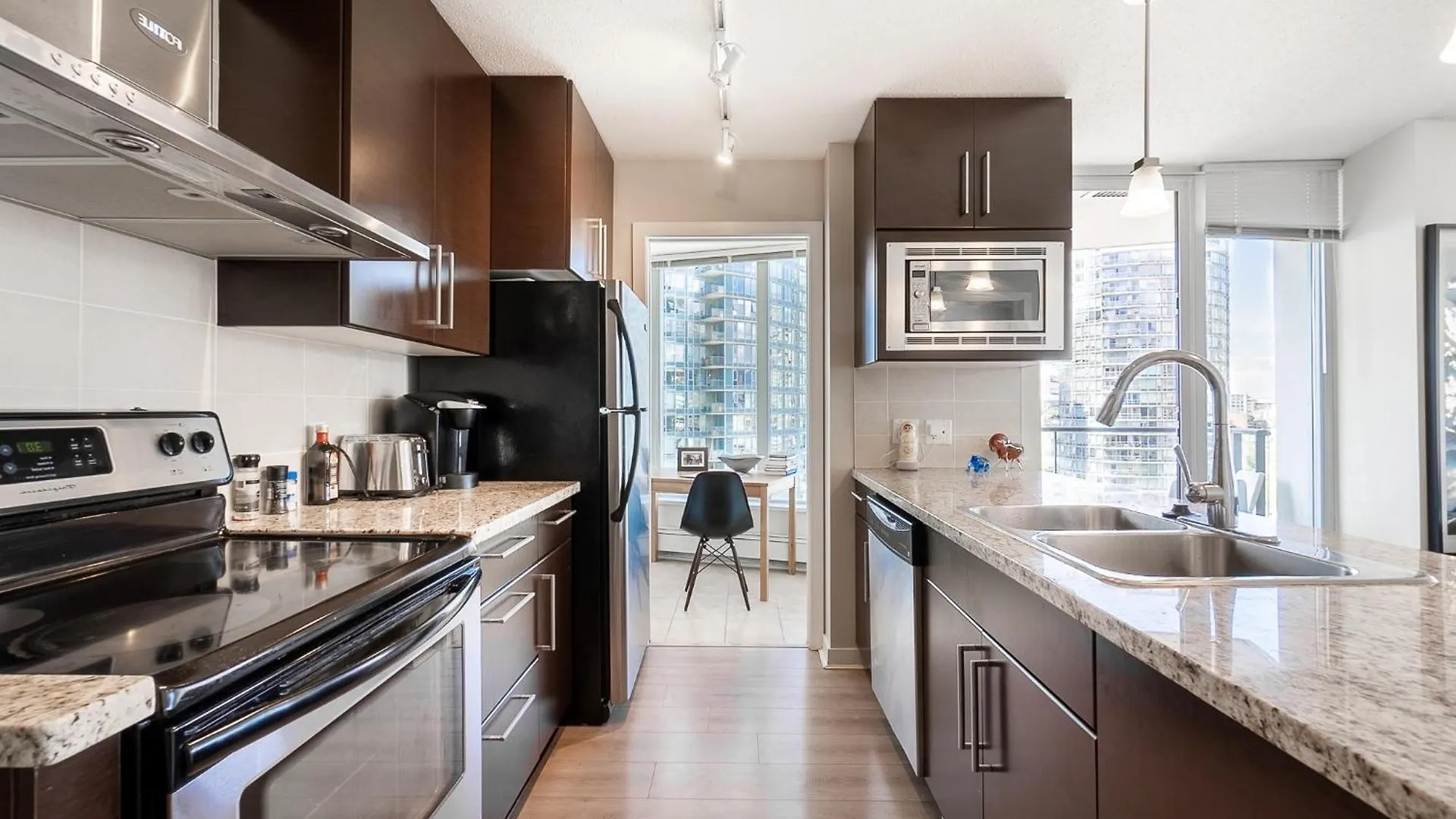 Bright And Airy Two Bedroom Flat With Panoramic City Views Vancouver Apartment